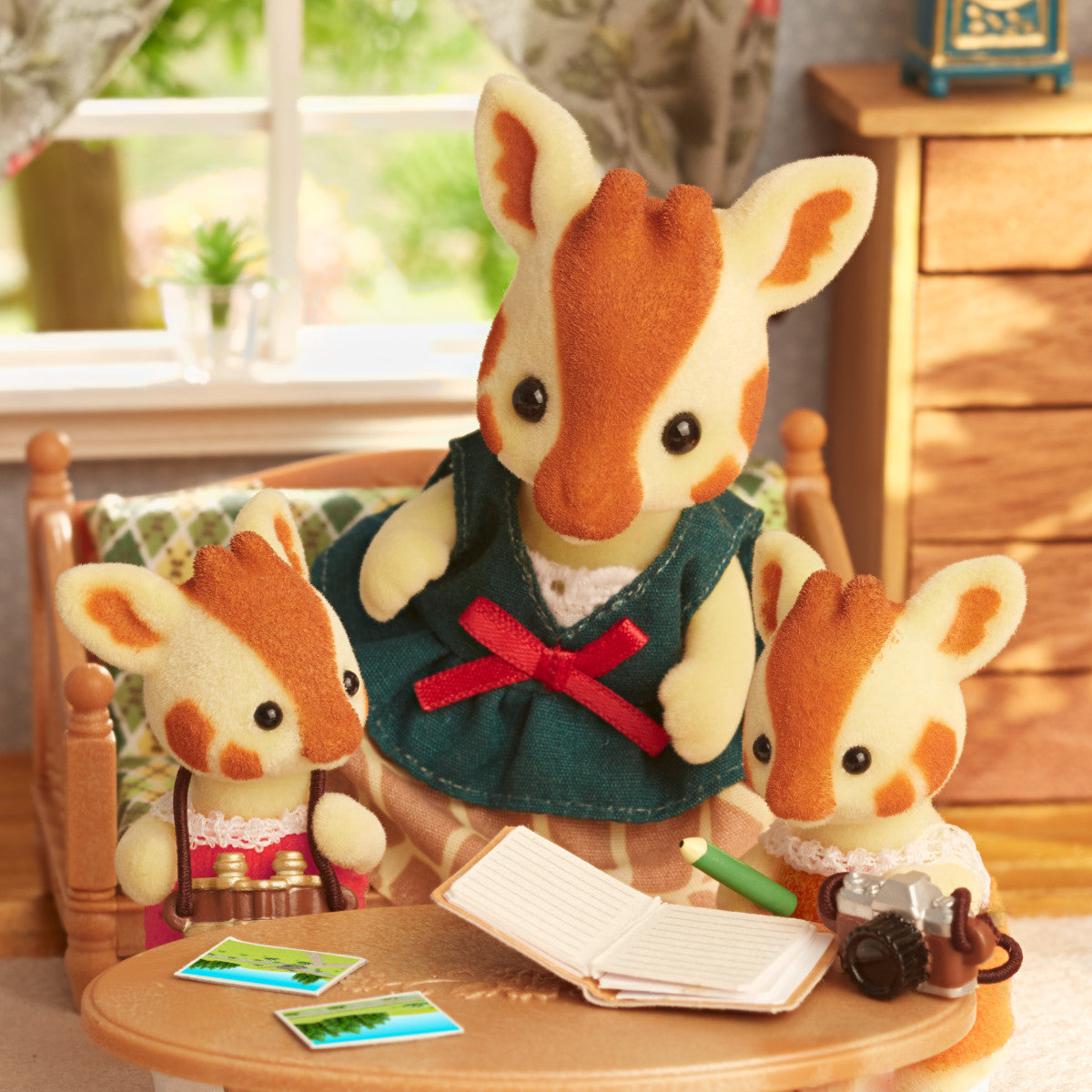 Calico Critter Highbranch Giraffe Family