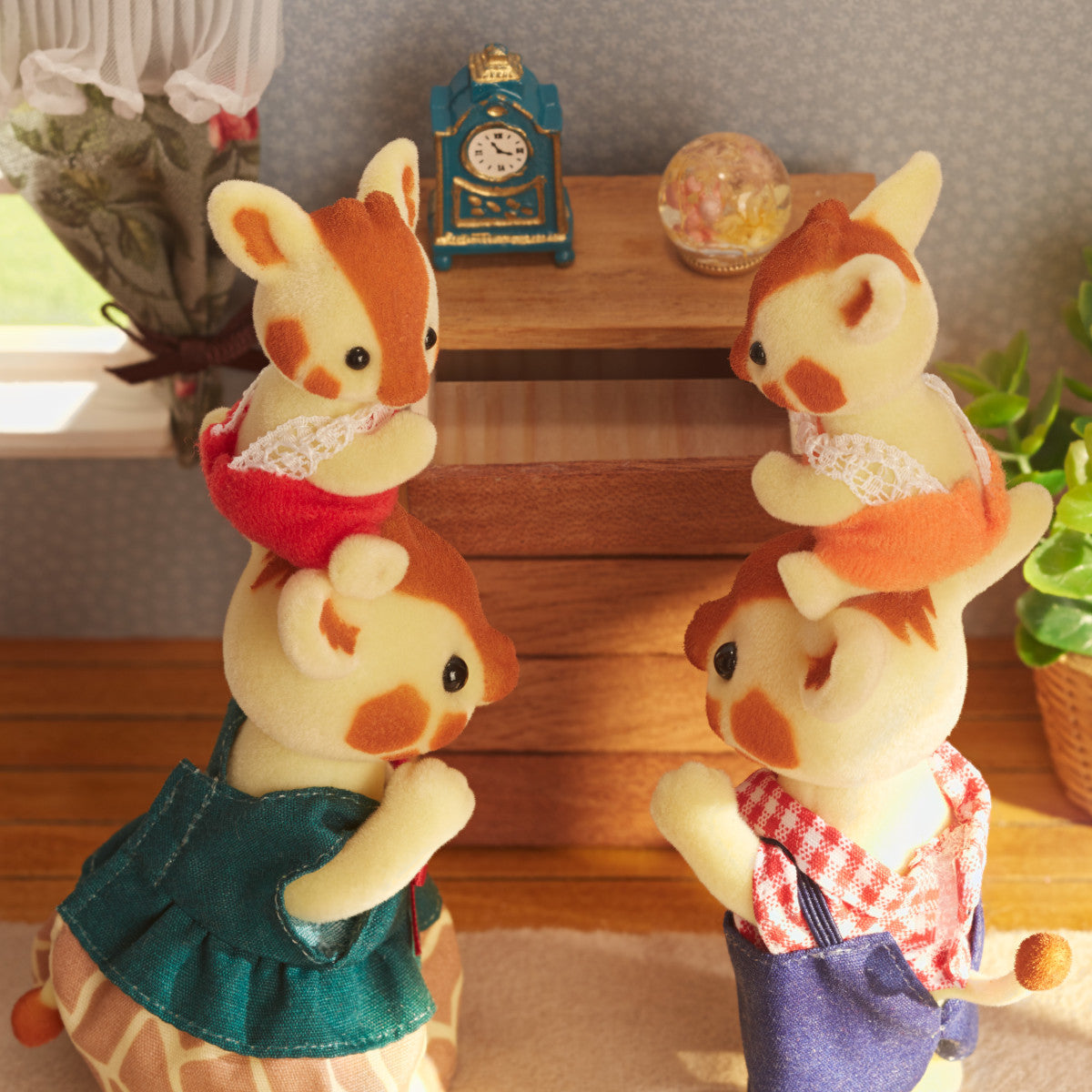 Calico Critter Highbranch Giraffe Family
